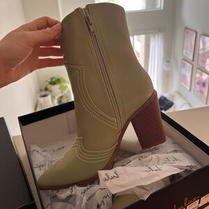 Lulus green mini booties